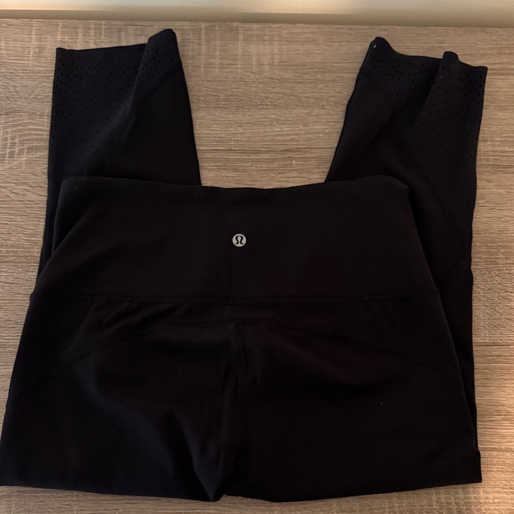 Lululemon Black cropped Leggings - size 8